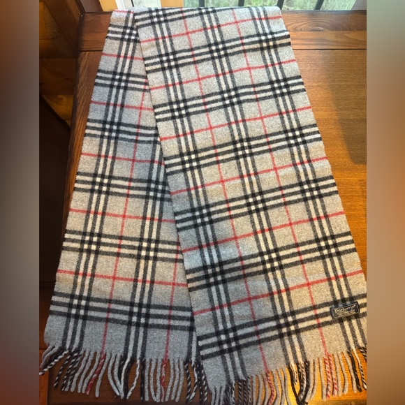 Burberry Other - BURBERRYS London Vintage Gray Nova Check 100% Lambs Wool Scarf w/COA